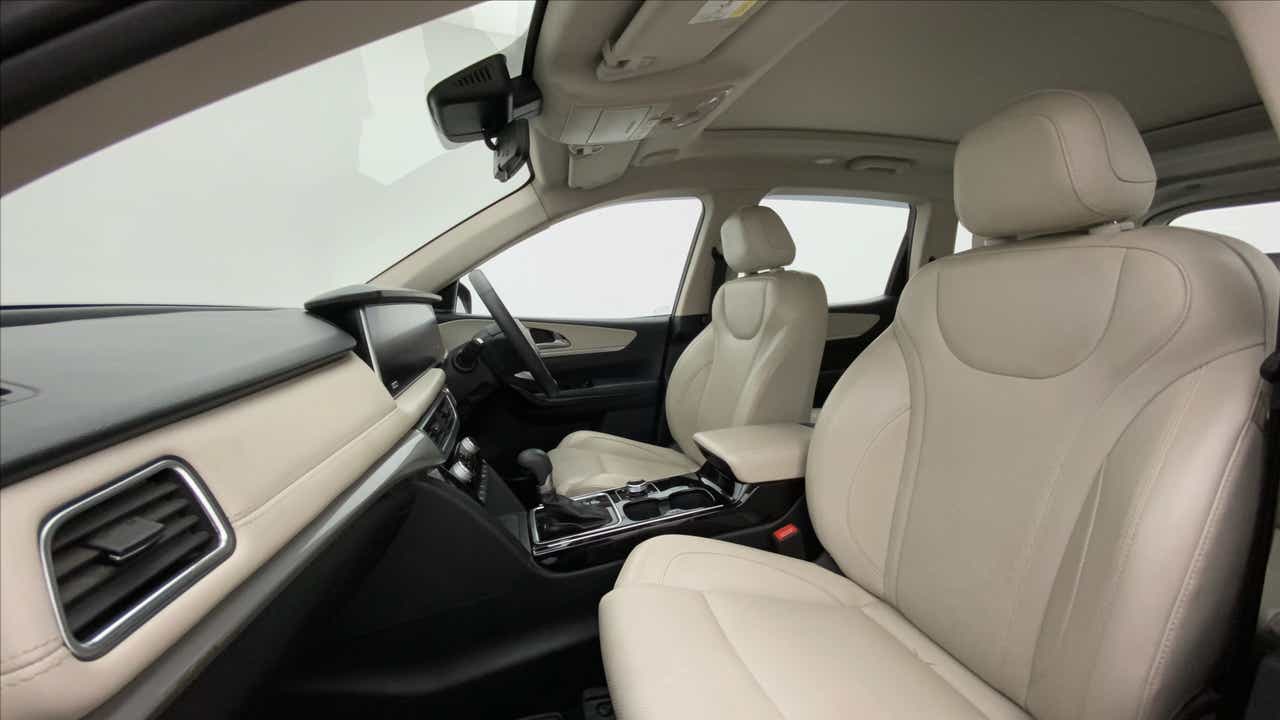 Front interior seats and dashboard of a Mahindra XUV700