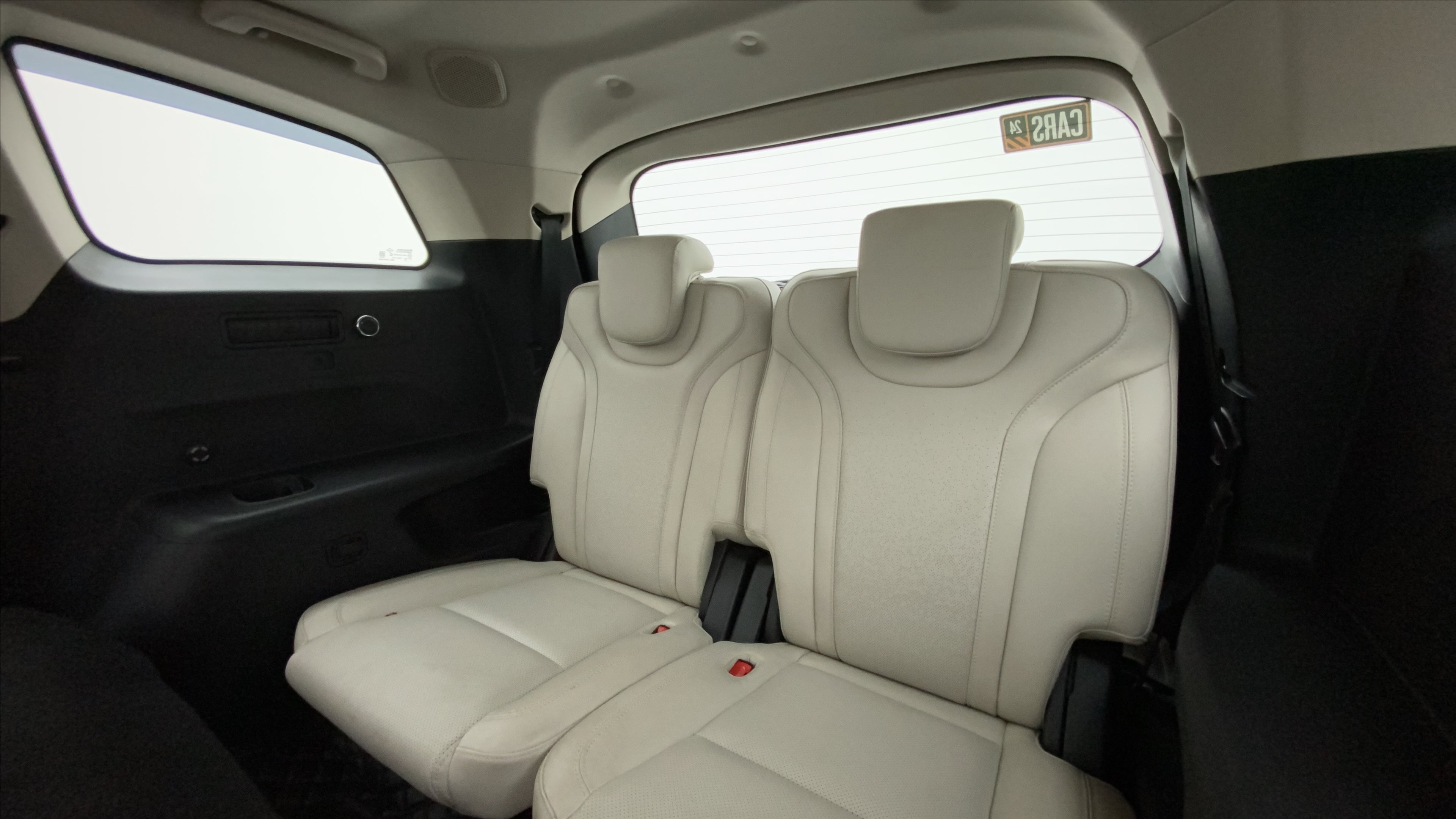 Rear seats view of a Mahindra XUV700