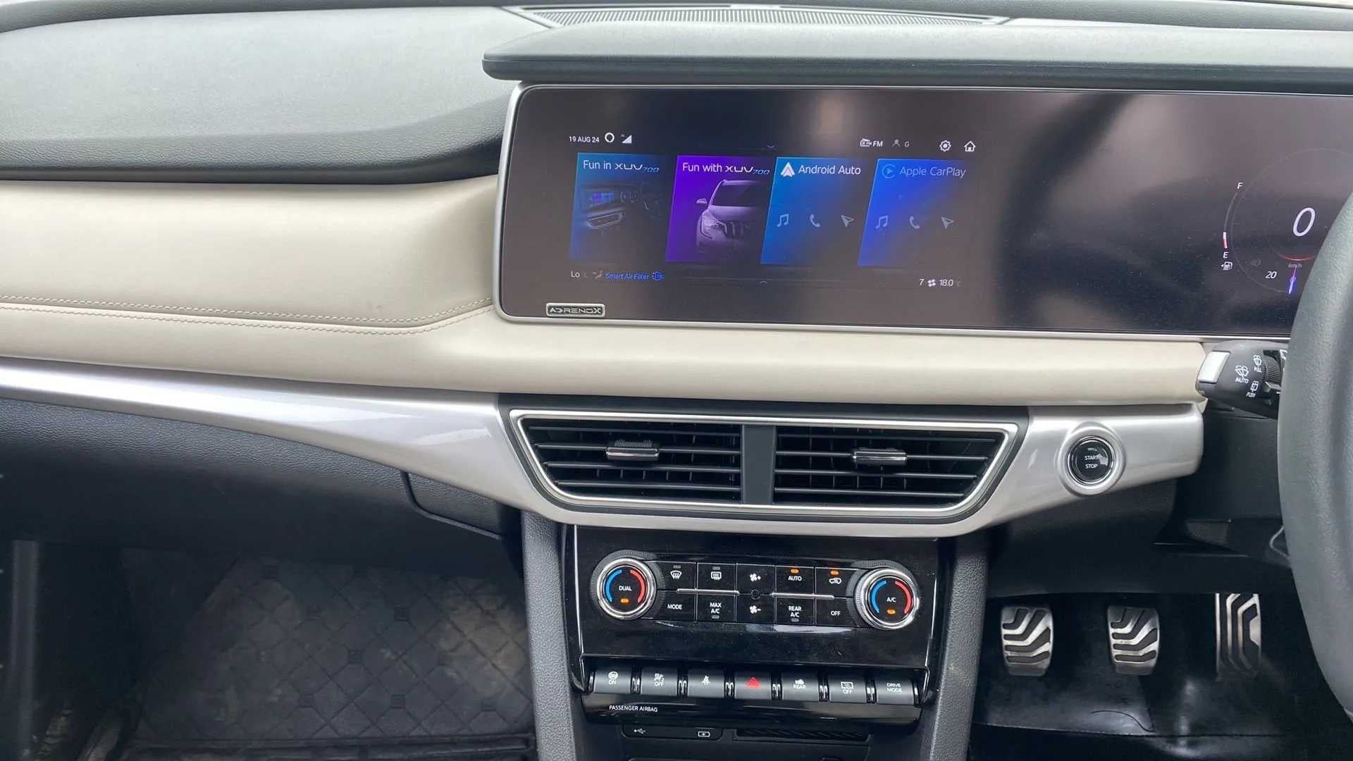 Dashboard and infotainment display of a Mahindra XUV700