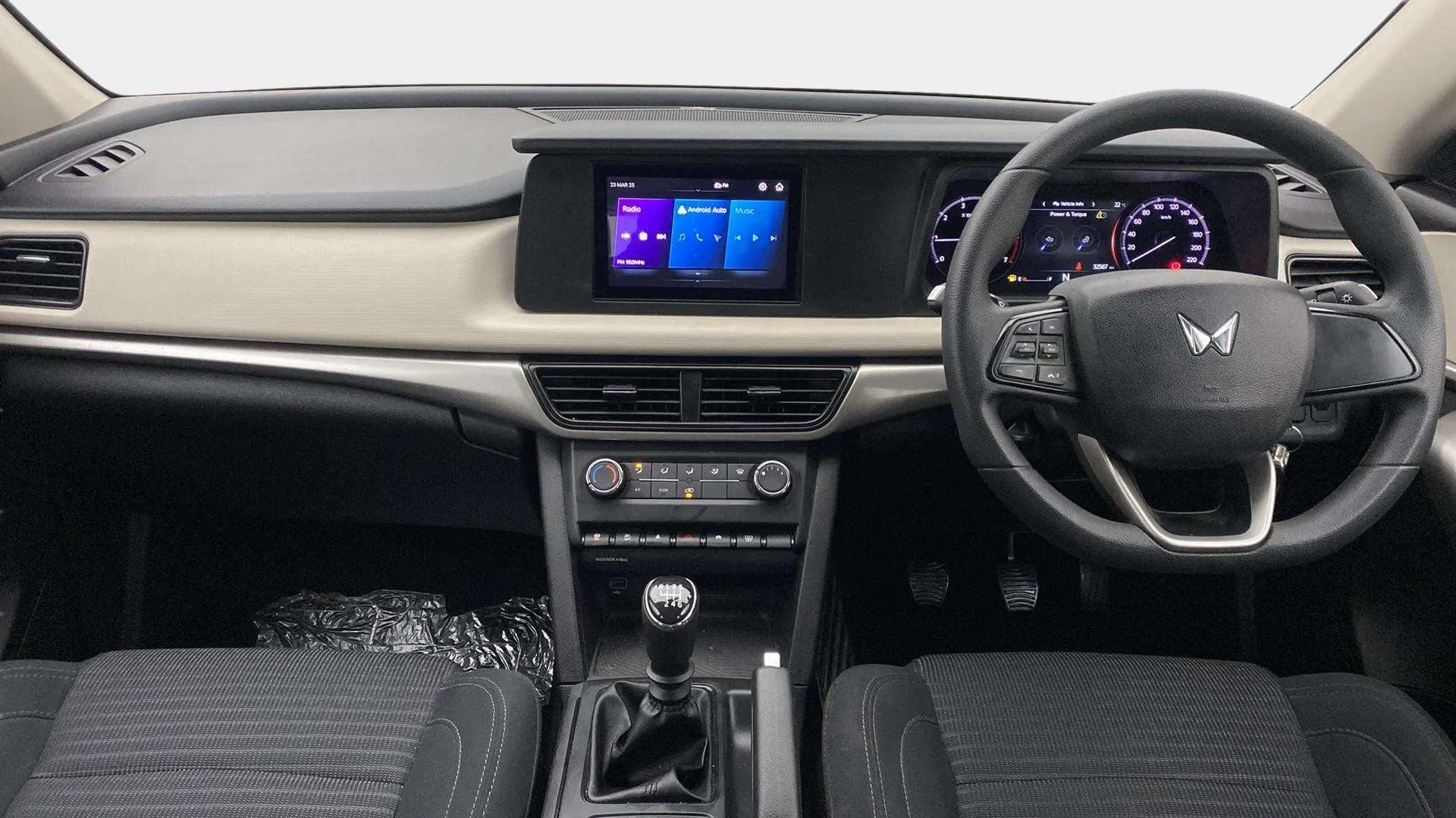 Dashboard and steering wheel of a Mahindra XUV700