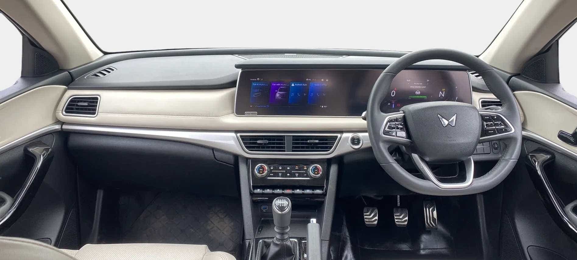 Dashboard and steering wheel of a Mahindra XUV700