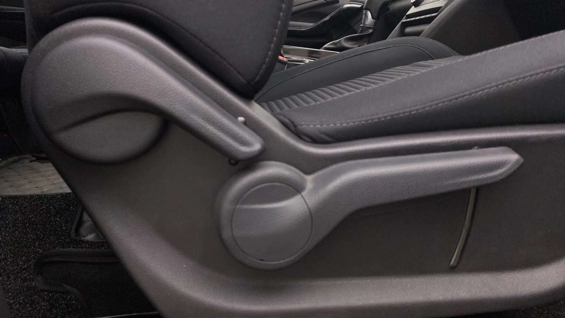 Side adjustment lever of a Mahindra XUV700 car seat