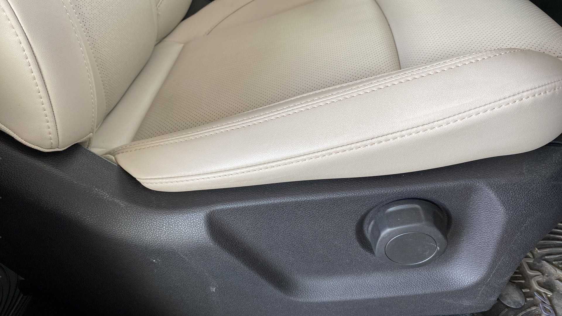 Driver seat side adjustment knob of a Mahindra XUV700