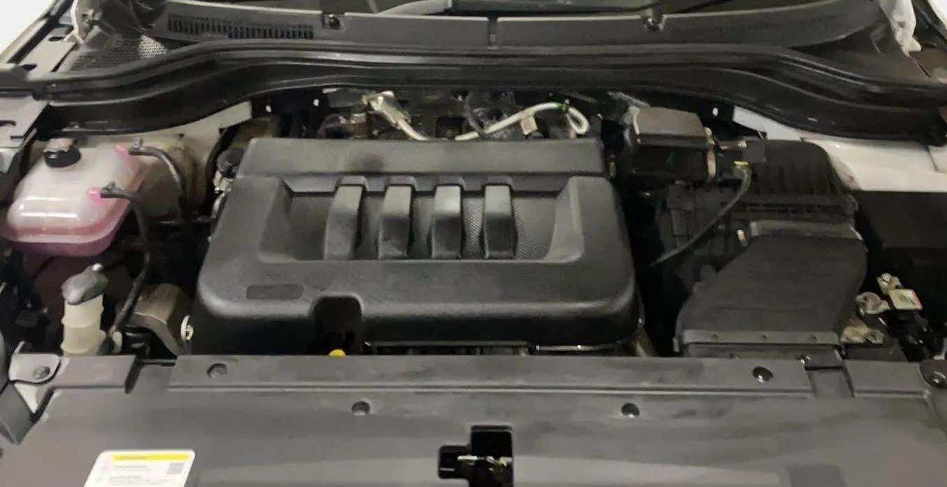 Engine bay of a Mahindra XUV700