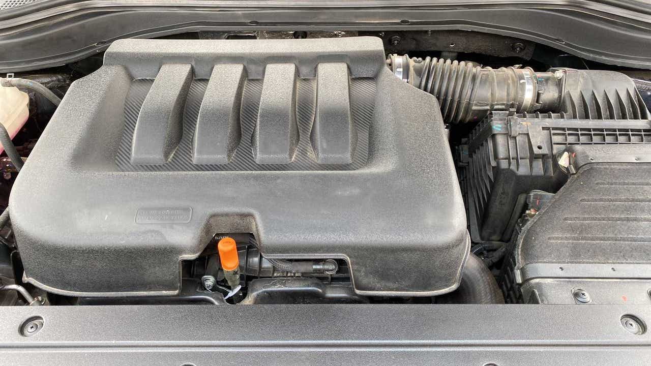 Engine bay view of a Mahindra XUV700
