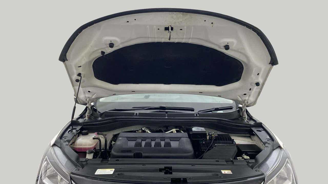 Engine bay of a Mahindra XUV700