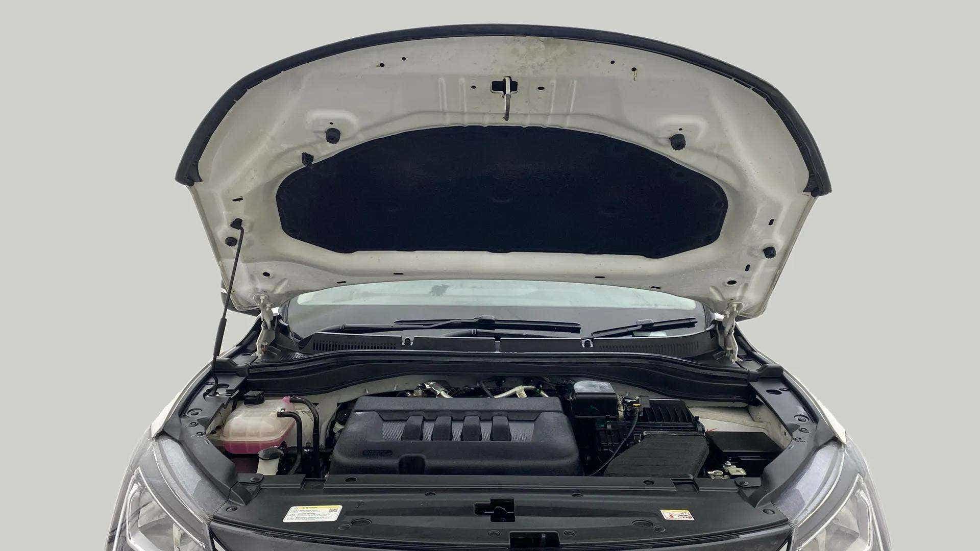 Engine bay of a Mahindra XUV700
