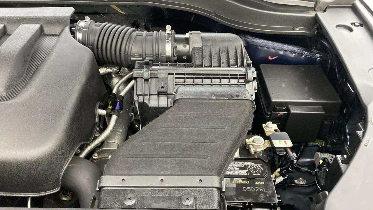 Engine bay of a Mahindra XUV700