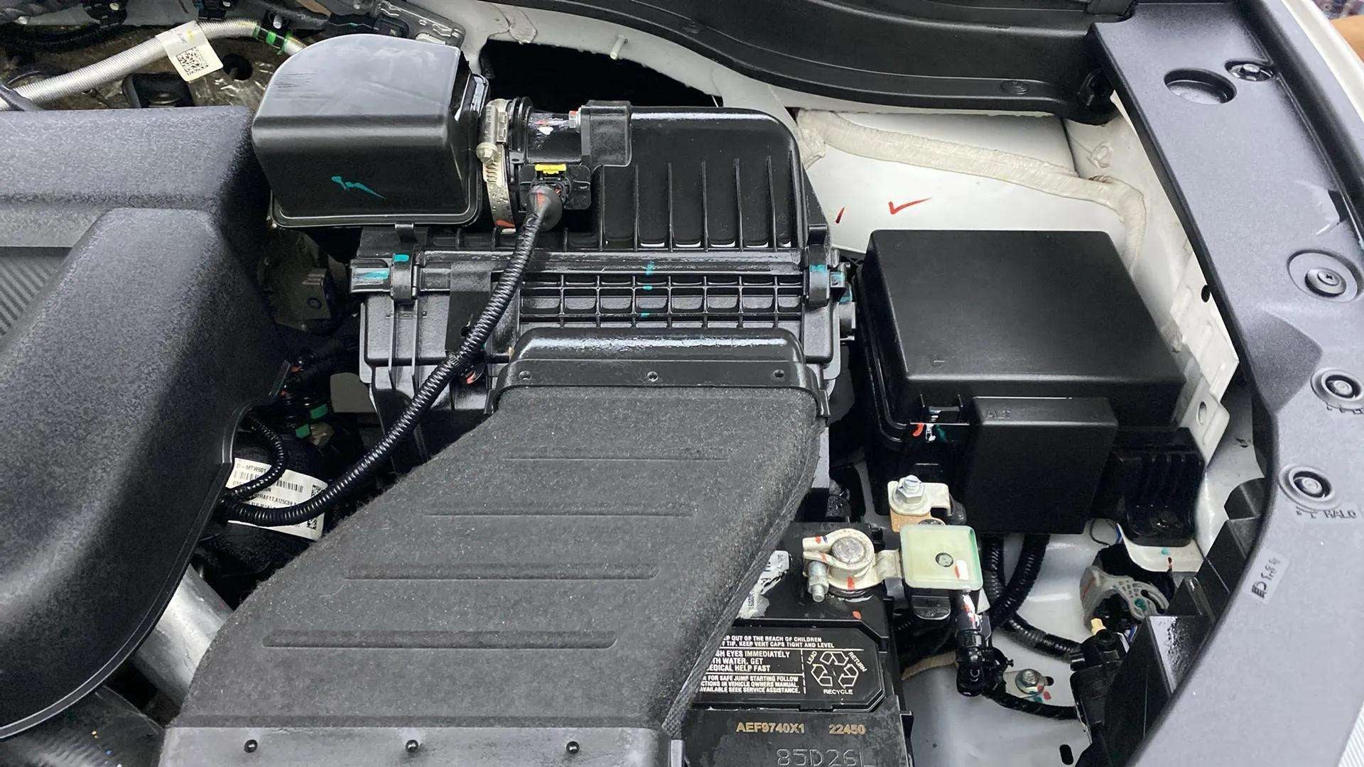 Close-up view of engine bay of a Mahindra XUV700