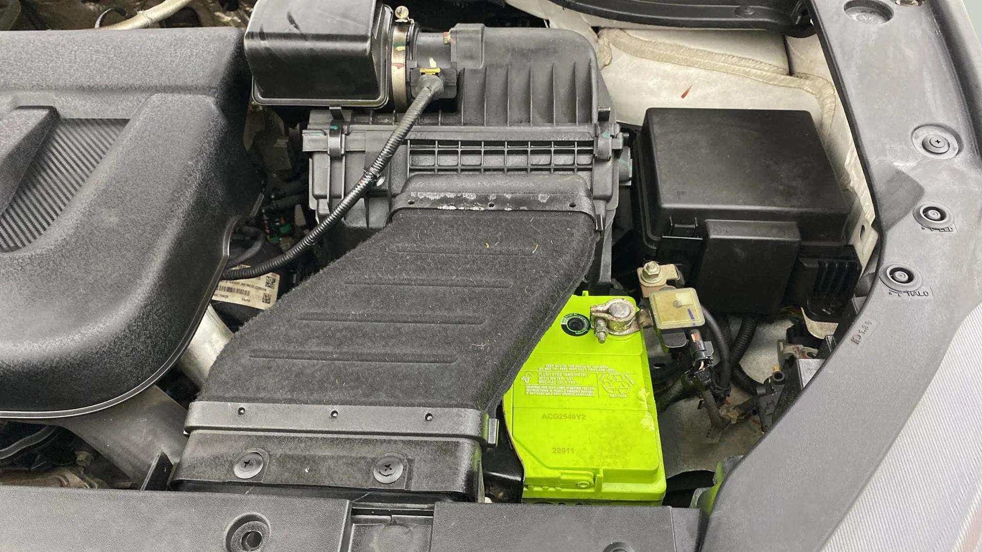 Engine bay of a Mahindra XUV700