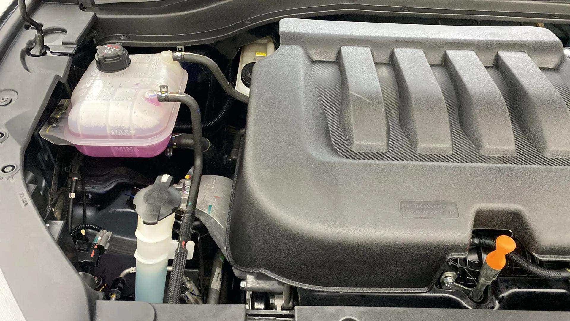 Engine bay of a Mahindra XUV700