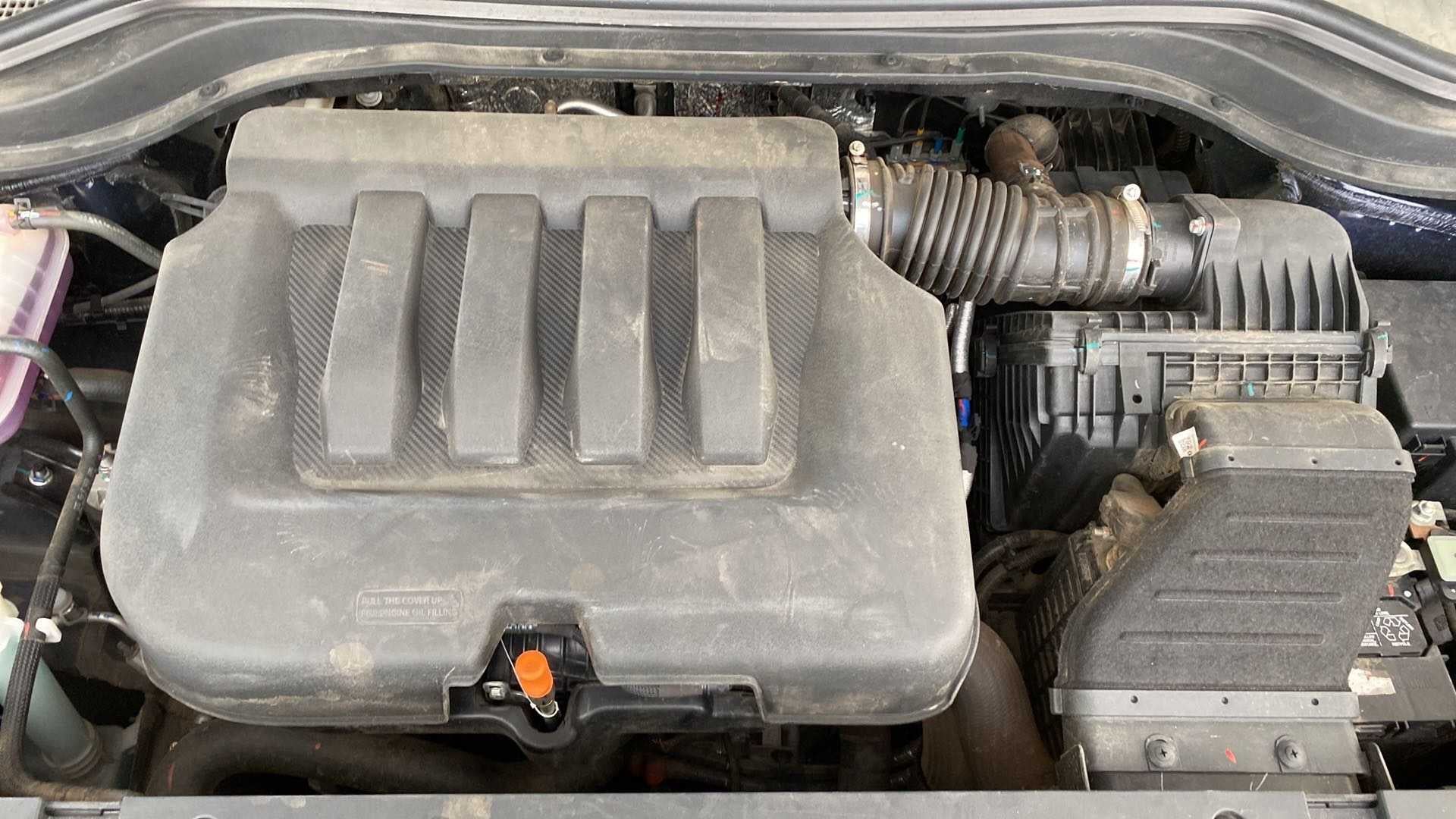 Engine bay of a Mahindra XUV700