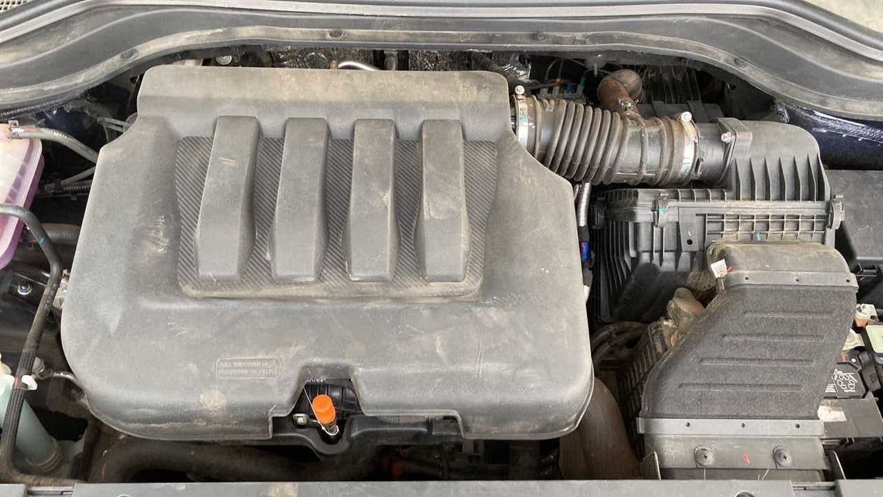 Engine bay of a Mahindra XUV700