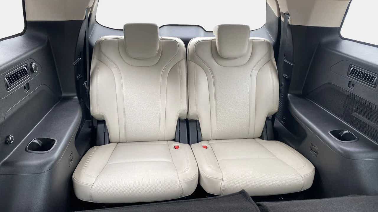 Rear seats view of a Mahindra XUV700