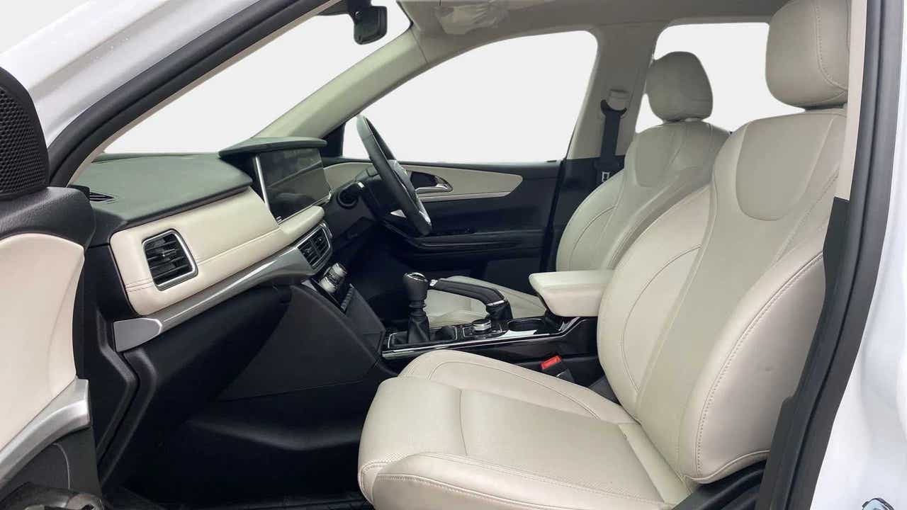 Front interior seats and dashboard of a Mahindra XUV700