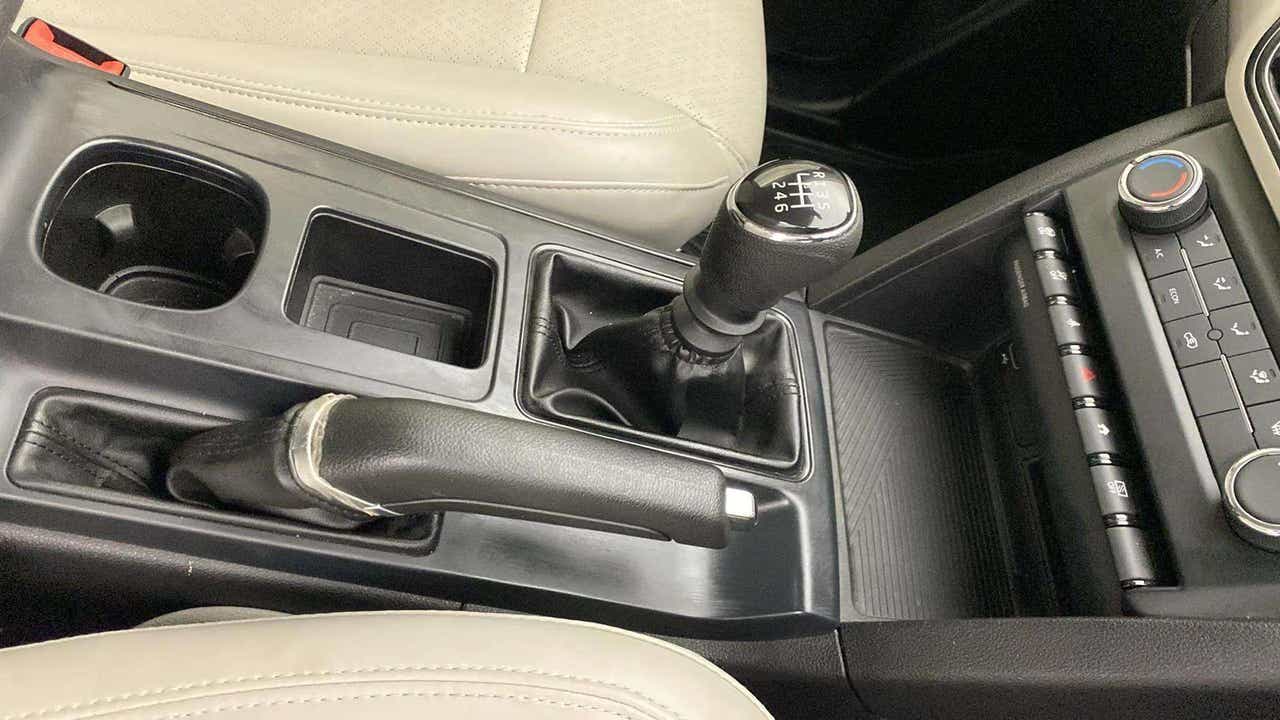 Center console and gear shift of a Mahindra XUV700