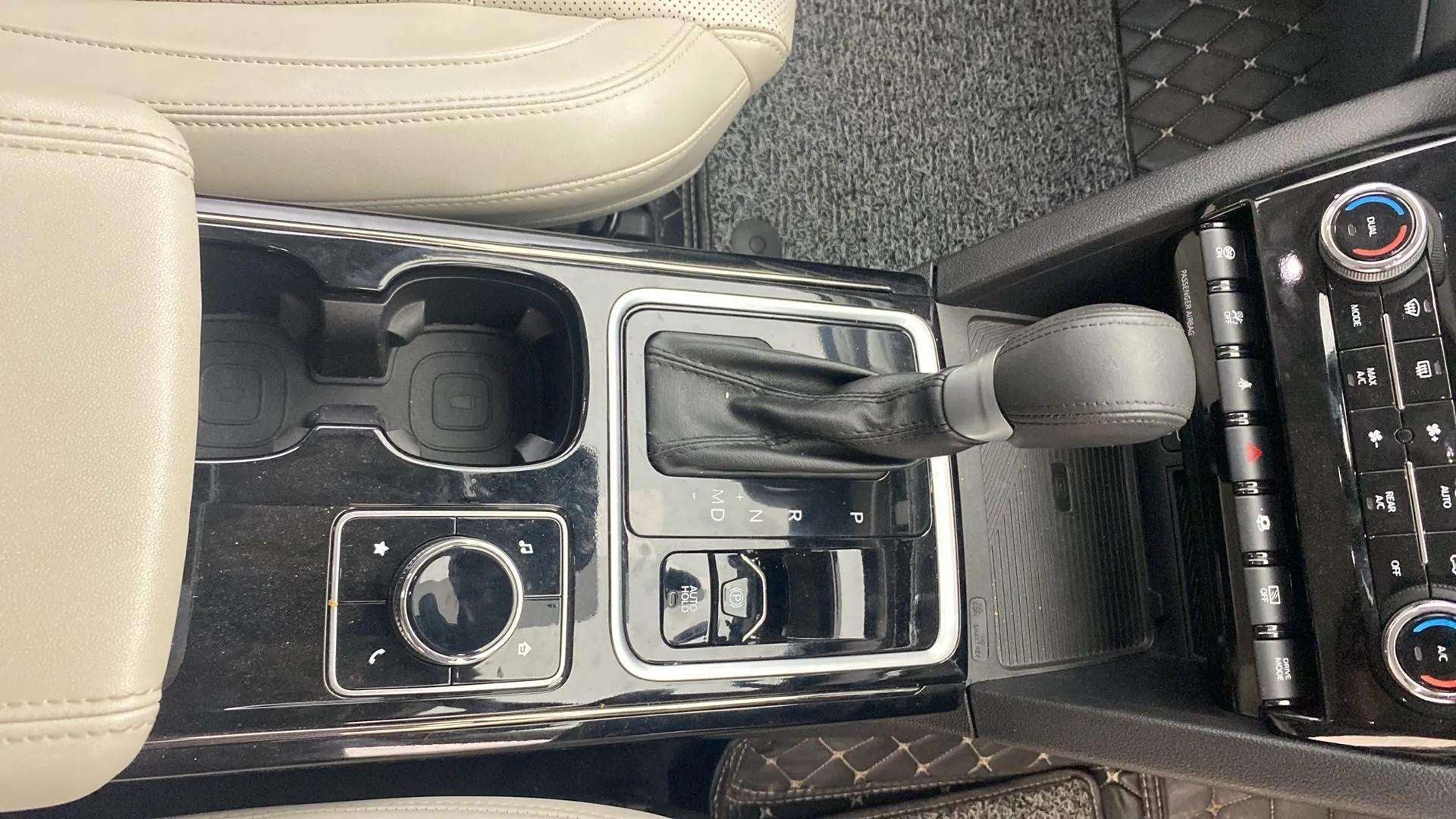 Center console and gear shifter of a Mahindra XUV700