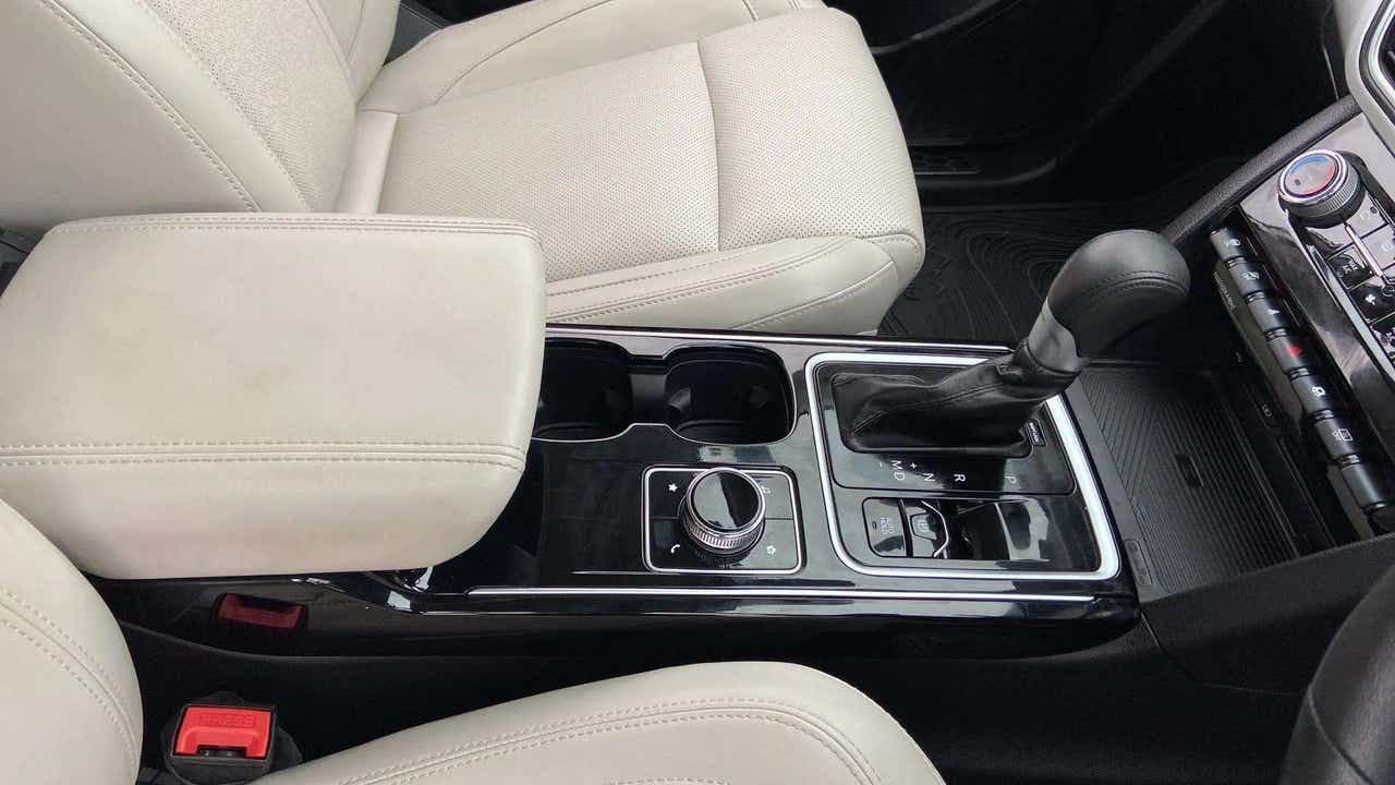 Center console and gear lever area of a Mahindra XUV700