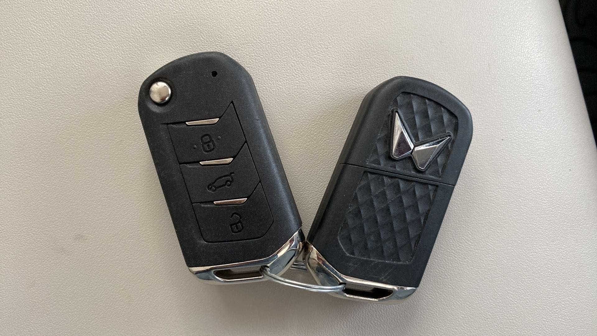 Car key fob of a Mahindra XUV700