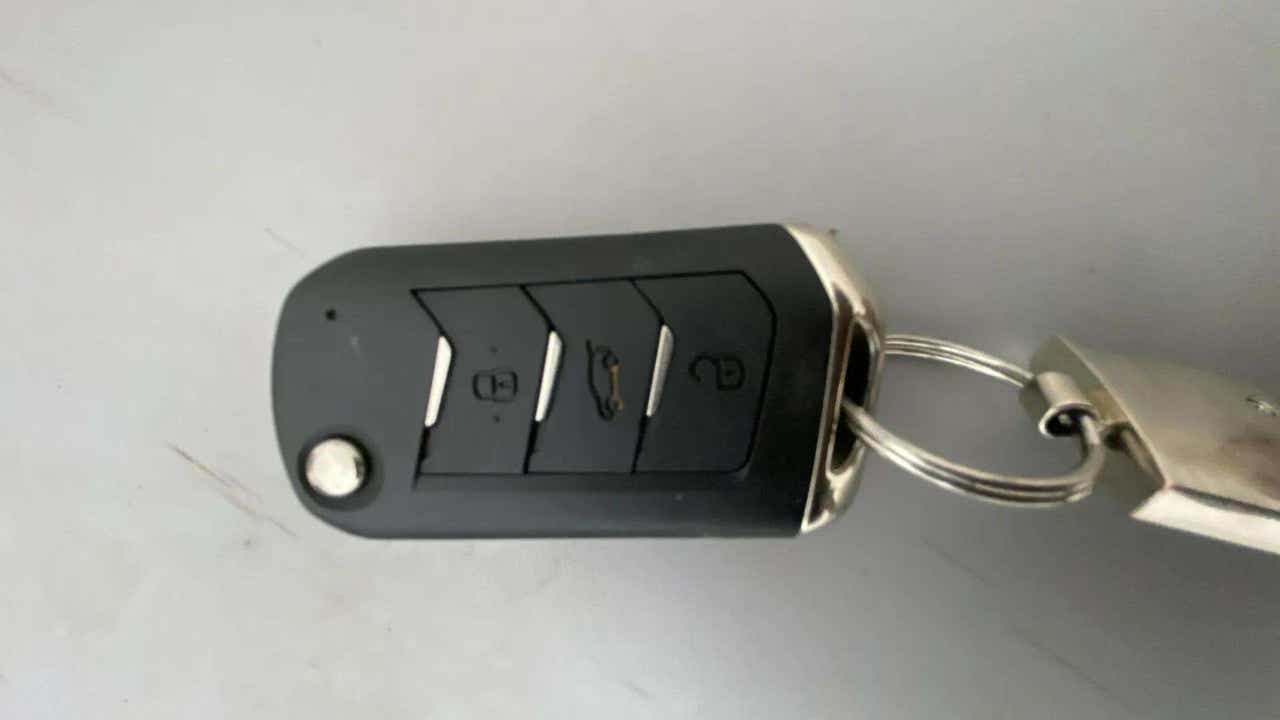 Car key fob of a Mahindra XUV700