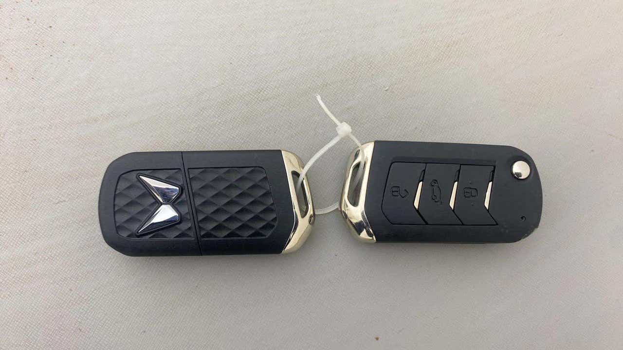 Car key fob of a Mahindra XUV700