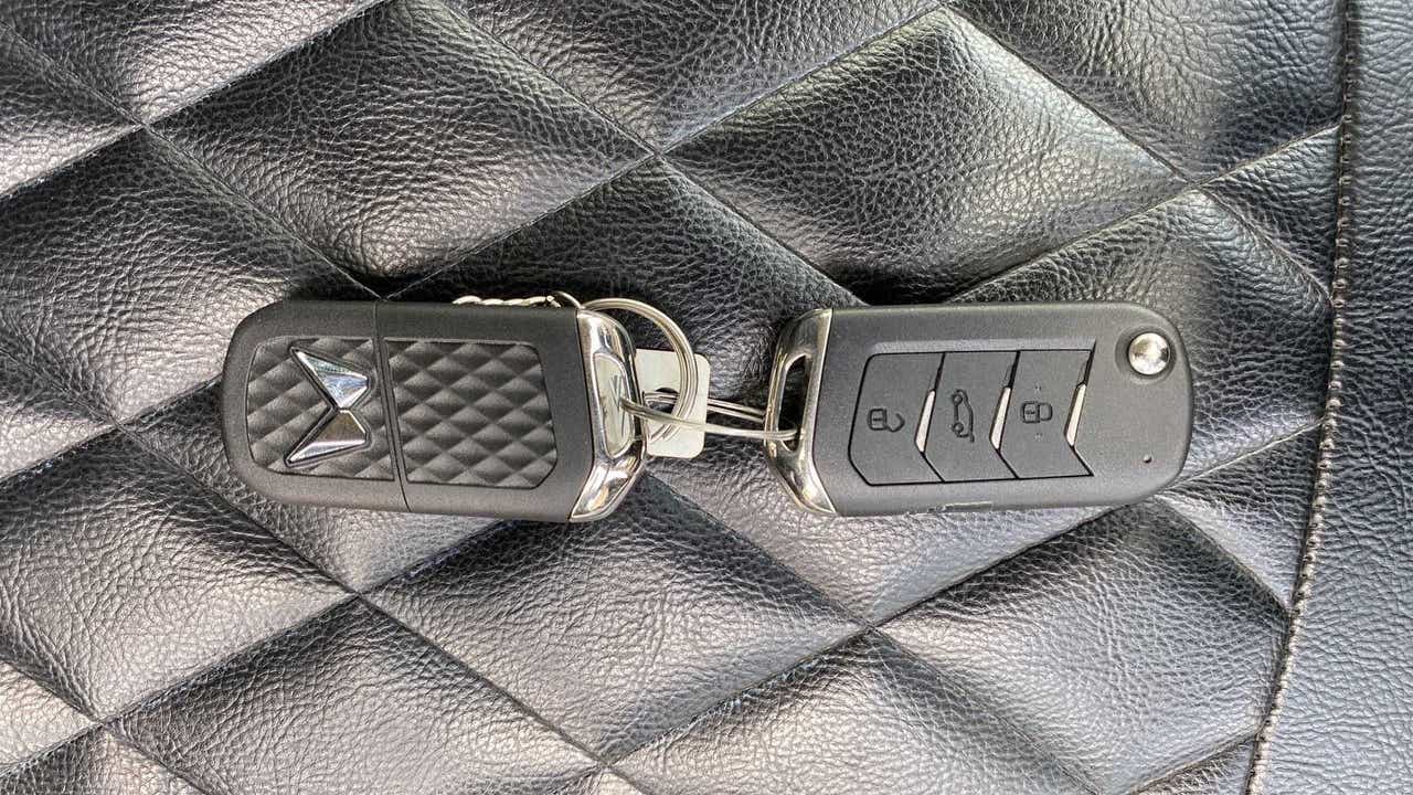 Car key fob of a Mahindra XUV700