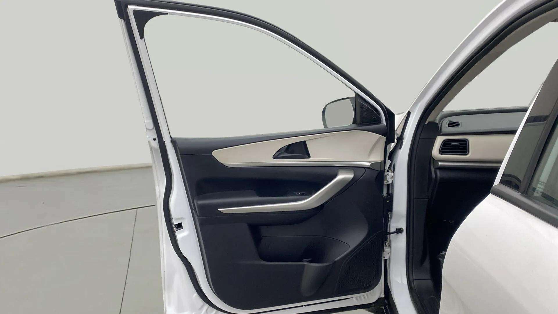 Driver side front door interior of a Mahindra XUV700