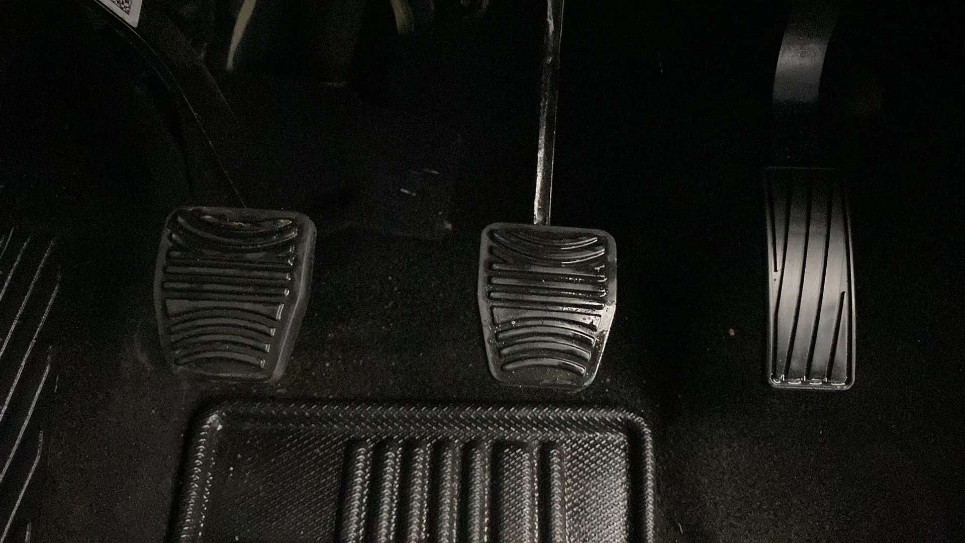 Pedal setup of a Mahindra XUV700