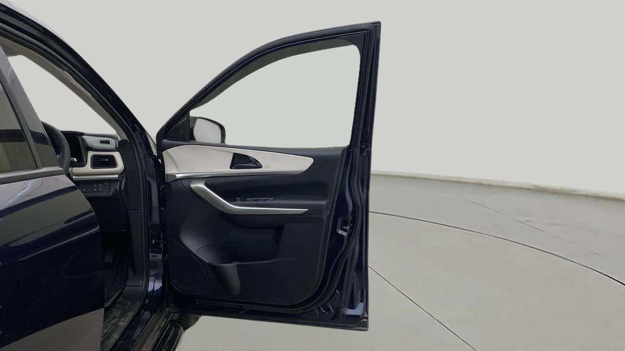 Driver door interior of a Mahindra XUV700