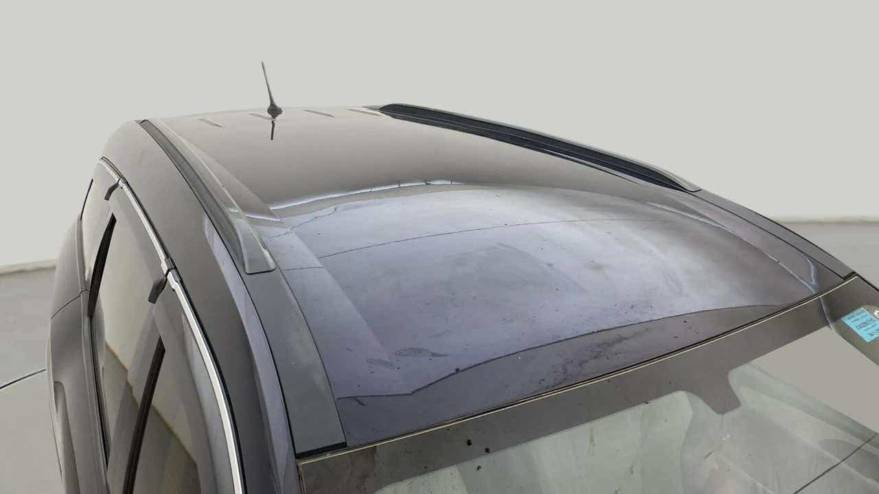 Sunroof and roof rails view of a Mahindra XUV700