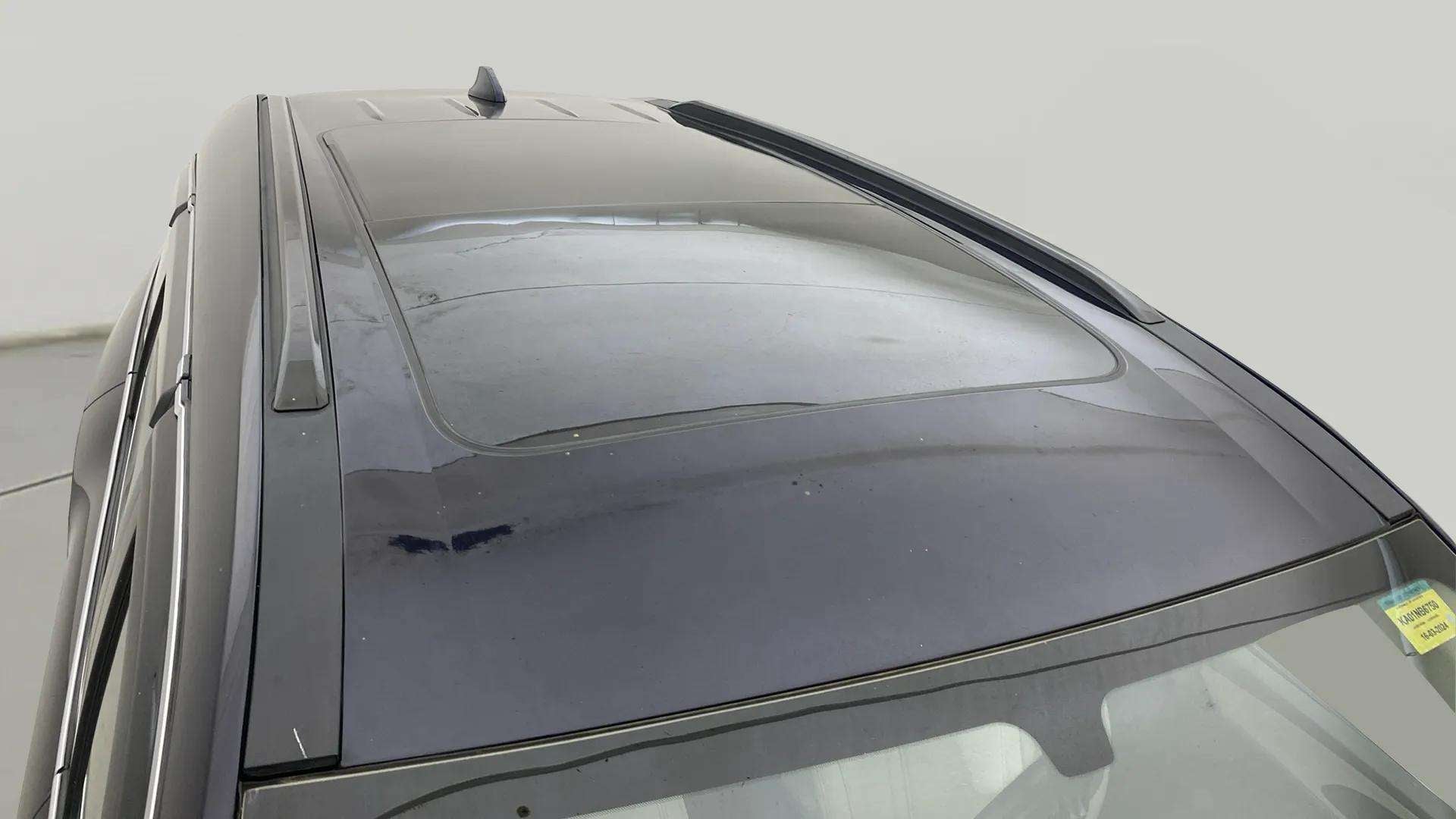 Sunroof and roof rails view of a Mahindra XUV700