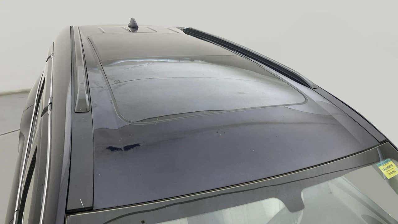 Sunroof and roof rails view of a Mahindra XUV700