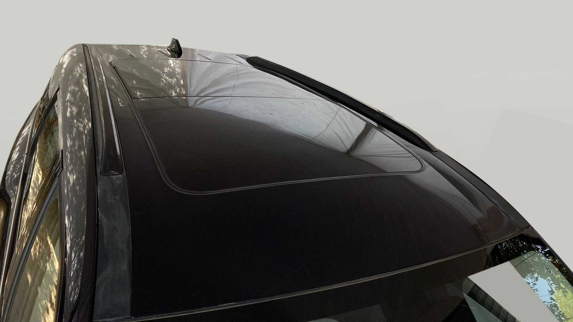 Sunroof and roof view of a Mahindra XUV700