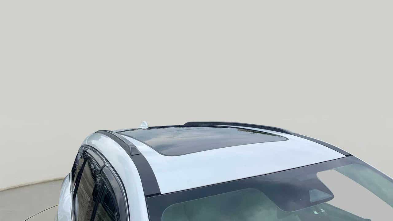 Sunroof close-up of a Mahindra XUV700