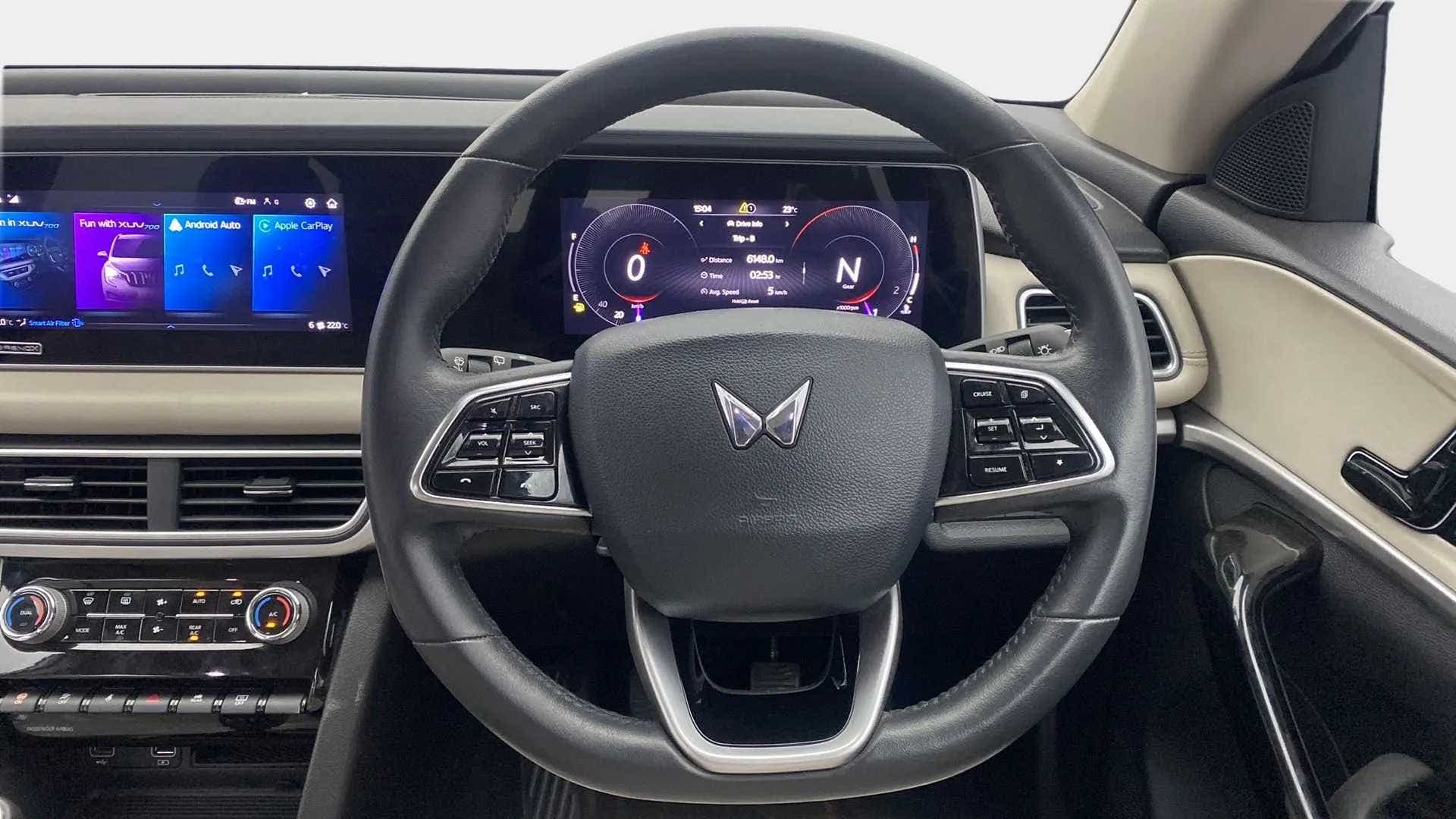Dashboard and steering wheel of a Mahindra XUV700