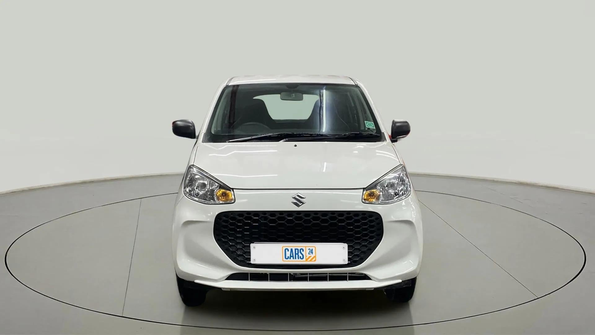 Front view of a metallic solid white Maruti Suzuki Alto K10