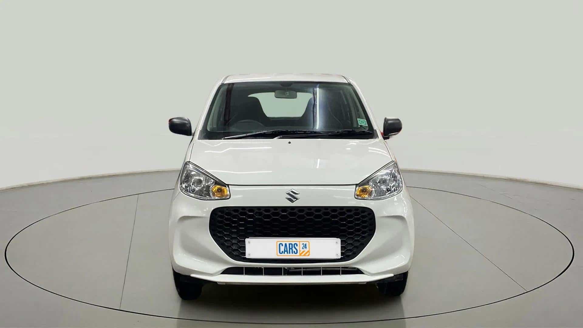 Front view of a metallic solid white Maruti Suzuki Alto K10