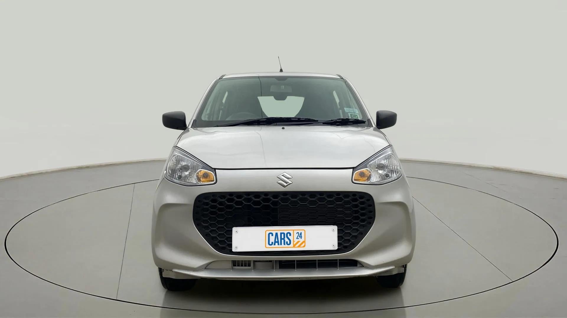 Front view of a metallic silky silver Maruti Suzuki Alto K10