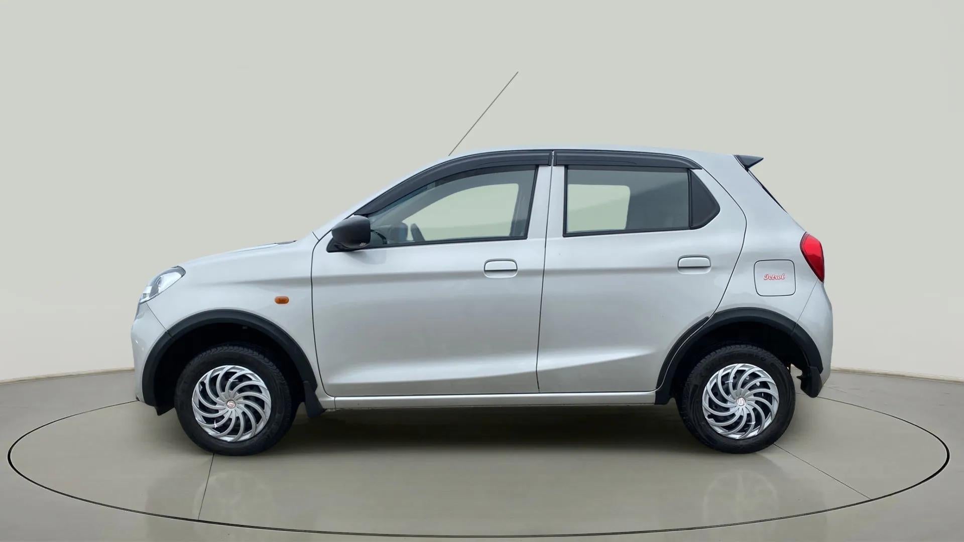 Side view of a metallic silky silver Maruti Suzuki Alto K10