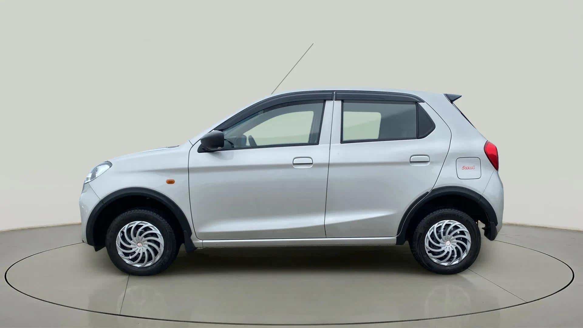 Side view of a metallic silky silver Maruti Suzuki Alto K10