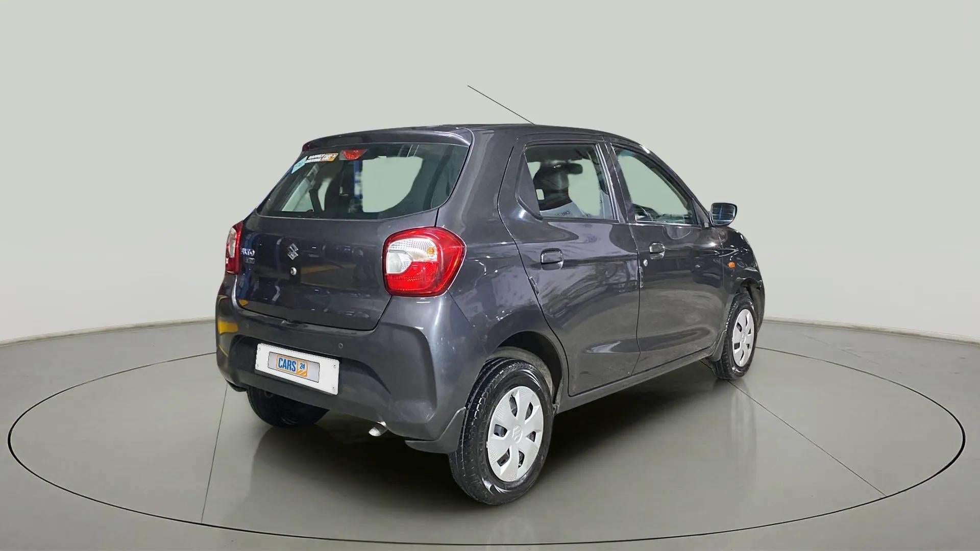 Rear three-quarter view of a Maruti Suzuki Alto K10