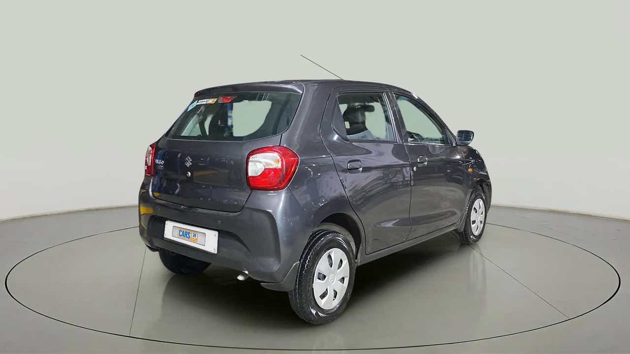 Rear three-quarter view of a Maruti Suzuki Alto K10