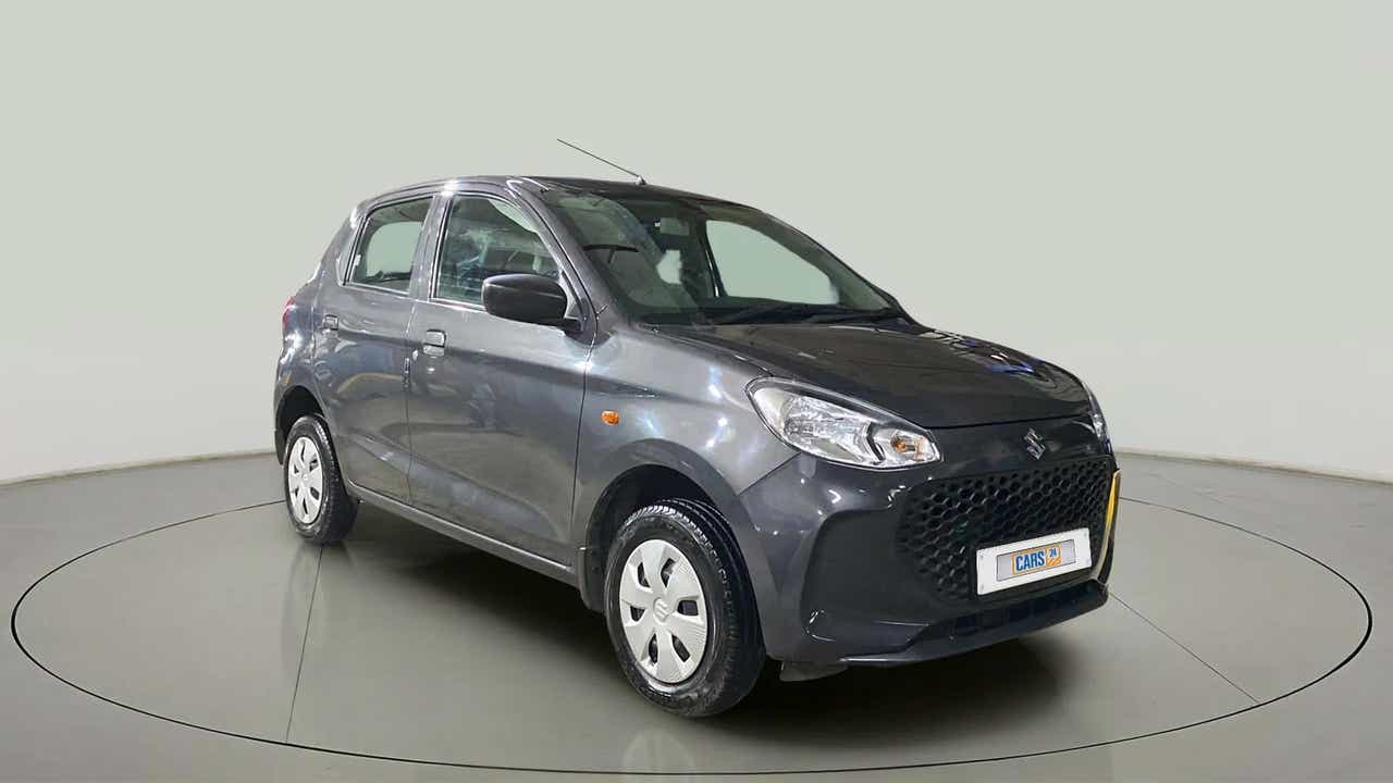 Front three-quarter view of a granite grey Maruti Suzuki Alto K10