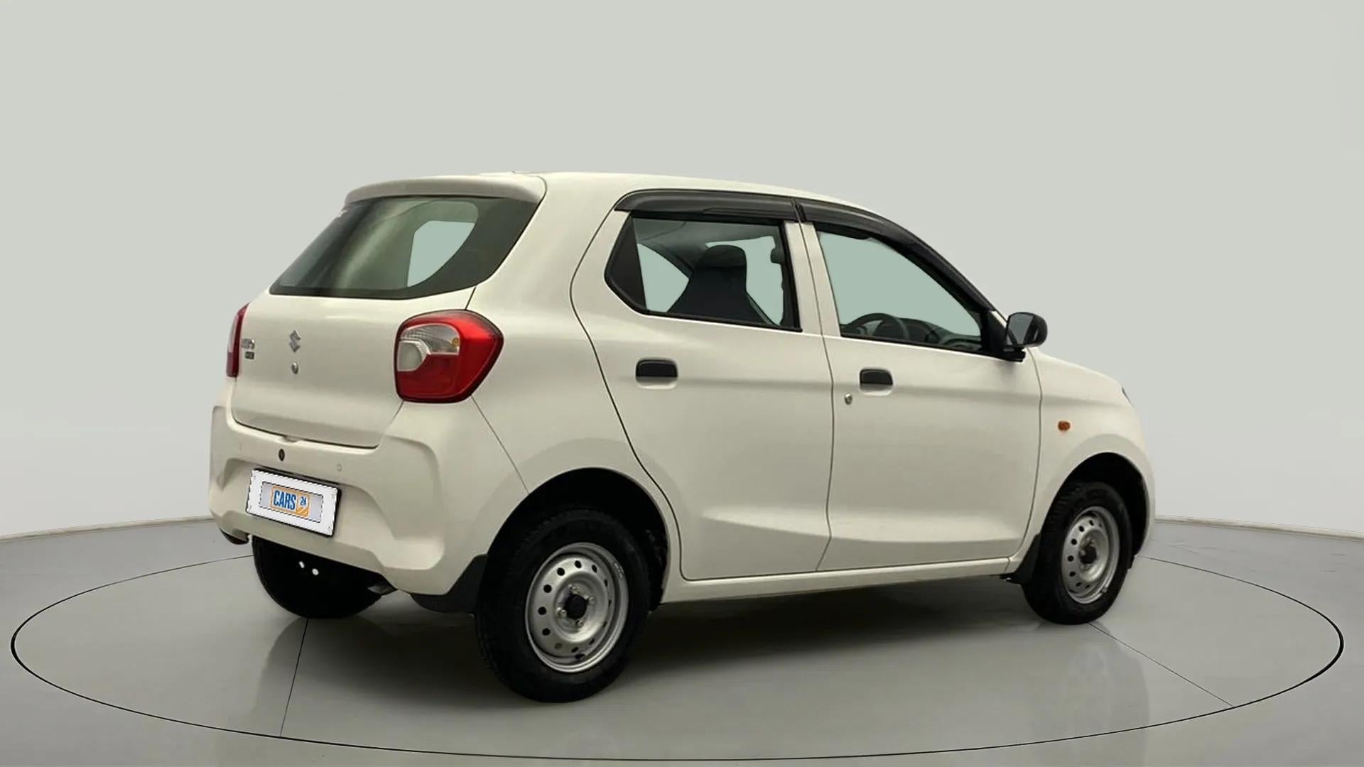 Rear three-quarter view of a Maruti Suzuki Alto K10
