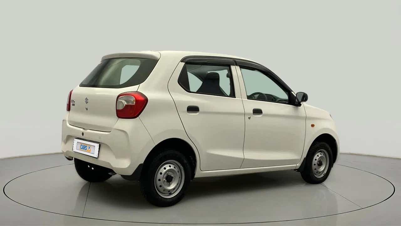 Rear three-quarter view of a Maruti Suzuki Alto K10