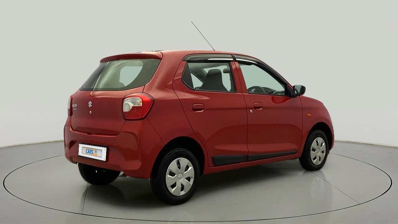 Rear three-quarter view of a Metallic Sizzling Red Maruti Suzuki Alto K10