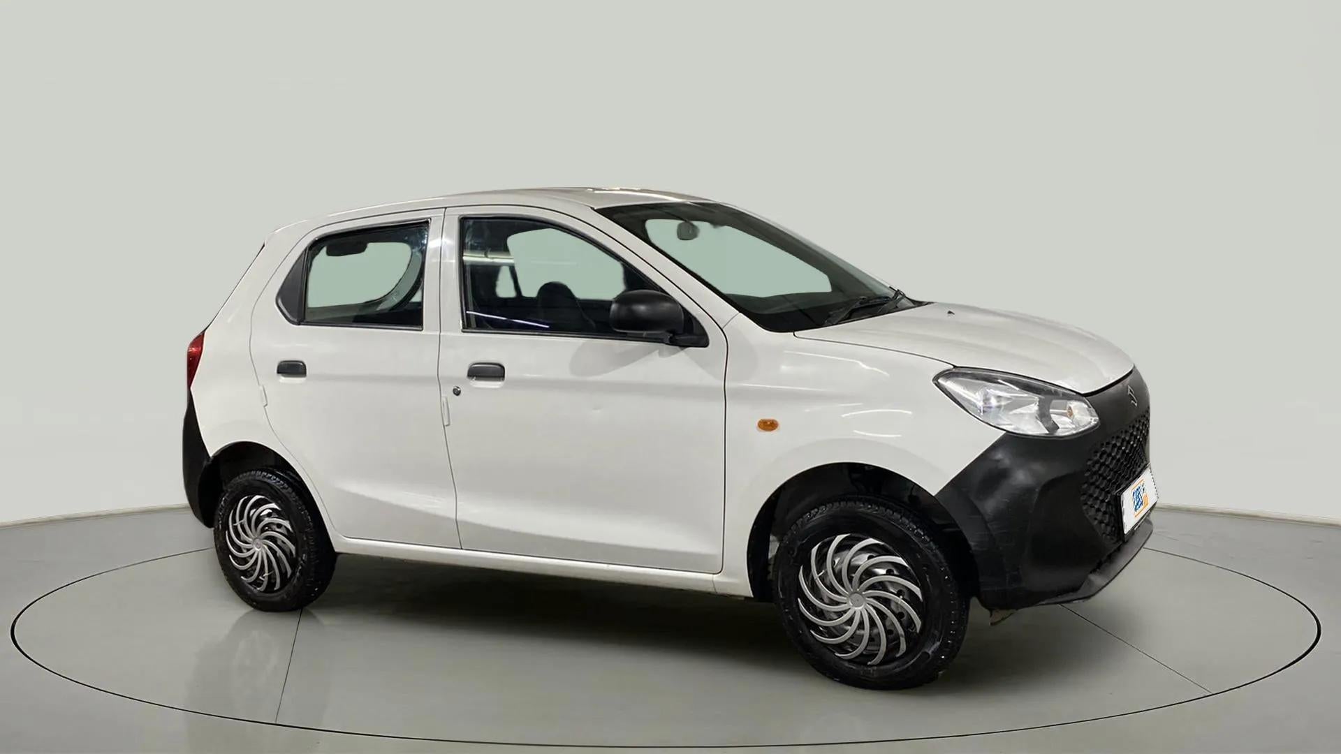 Side view of a metallic solid white Maruti Suzuki Alto K10