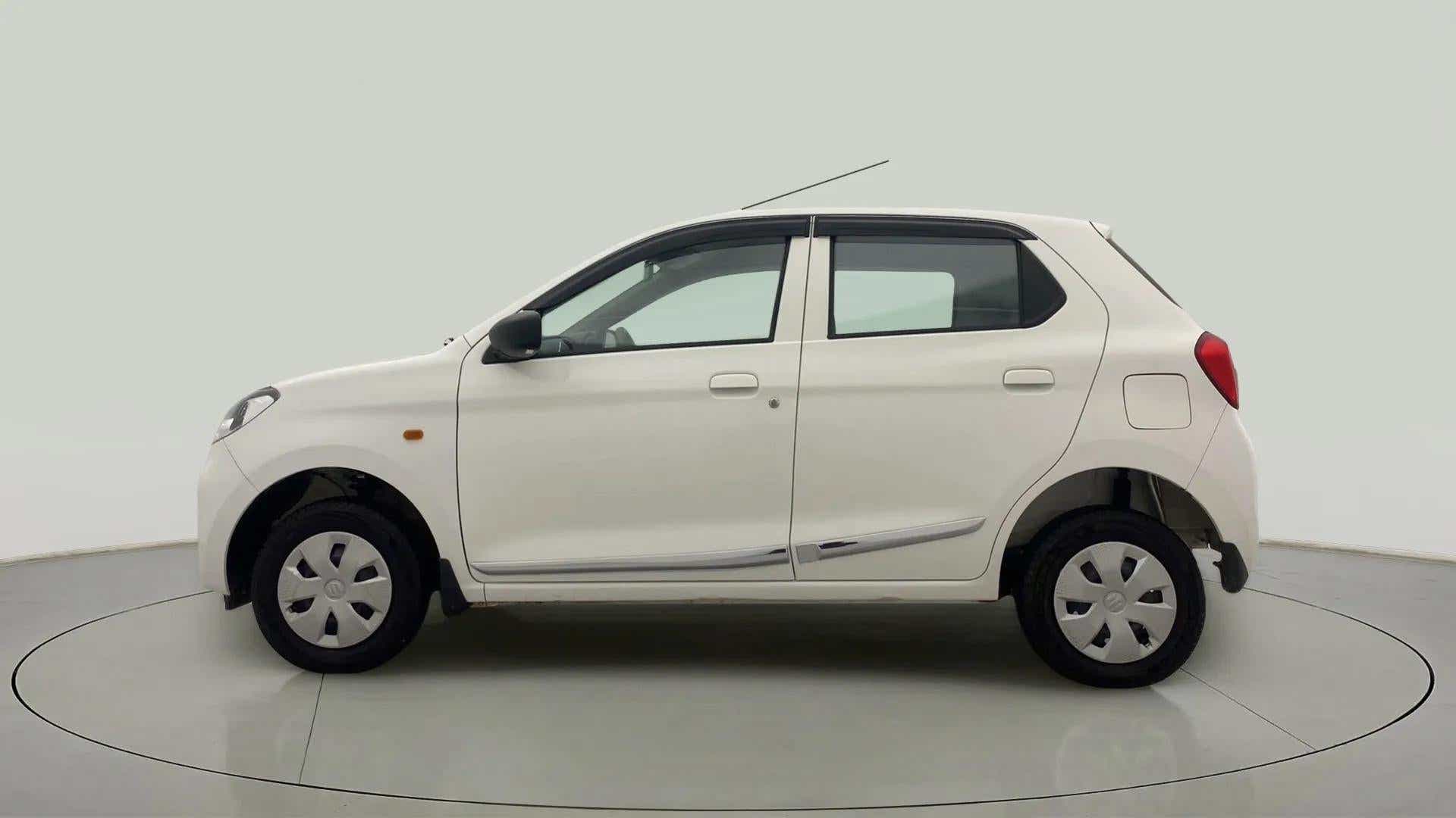 Side view of a metallic solid white Maruti Suzuki Alto K10