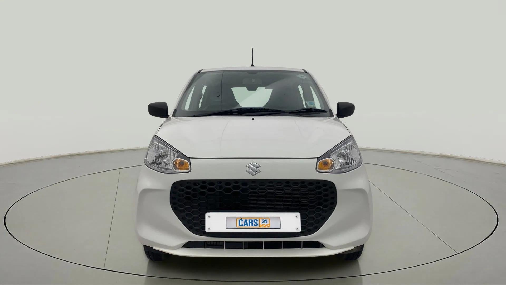 Front view of a metallic solid white Maruti Suzuki Alto K10