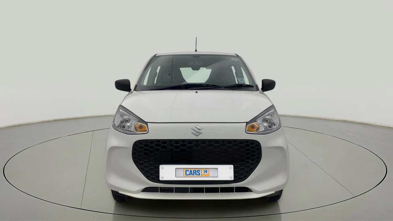 Front view of a metallic solid white Maruti Suzuki Alto K10